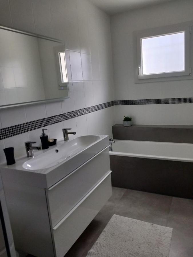 Maison Familiale Avec Jardin De 1500M2 Saint-Genes-de-Fronsac Esterno foto